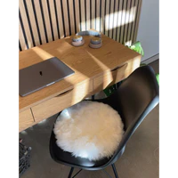 Kudde i äkta lammskinn/Sittdyna - Vit Ø35 cm - Image 3