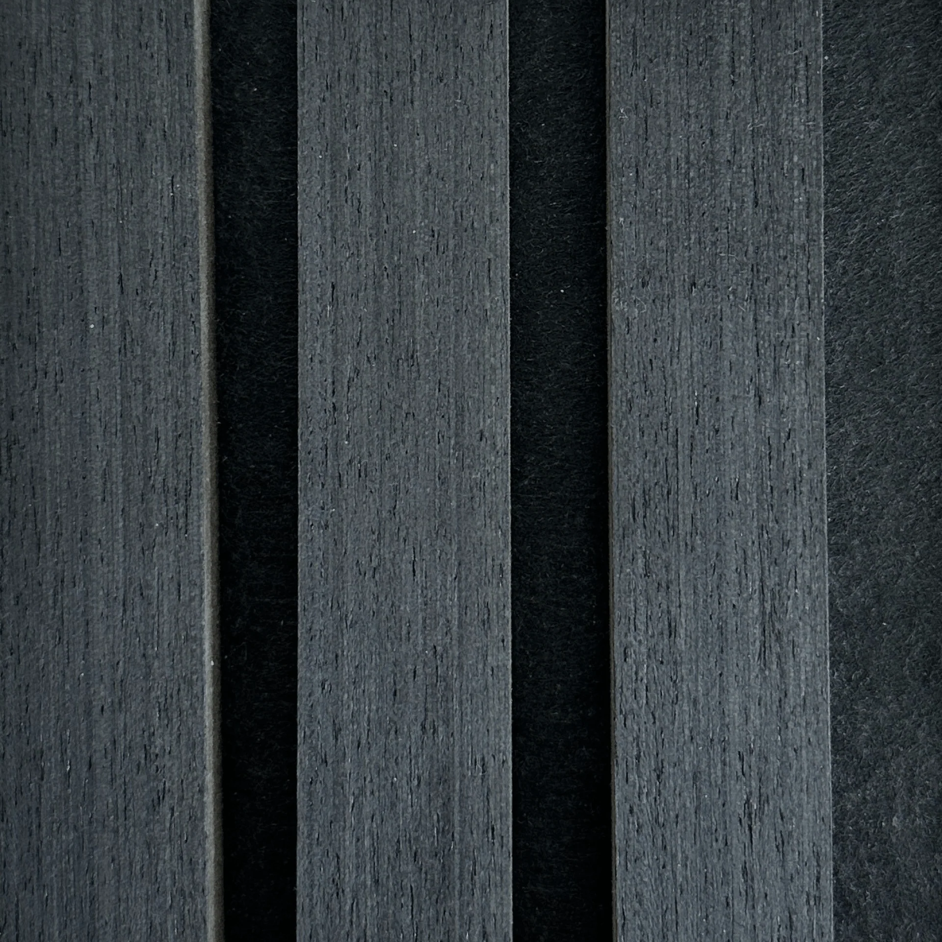 Prov på akustikpanel i svart ekfanér 150 x 120 mm