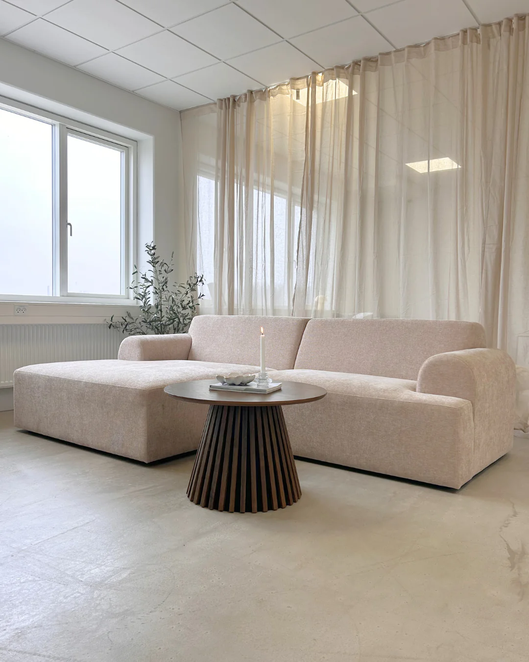 Arianna schäslongsoffa kräm - Högervänd - Image 2