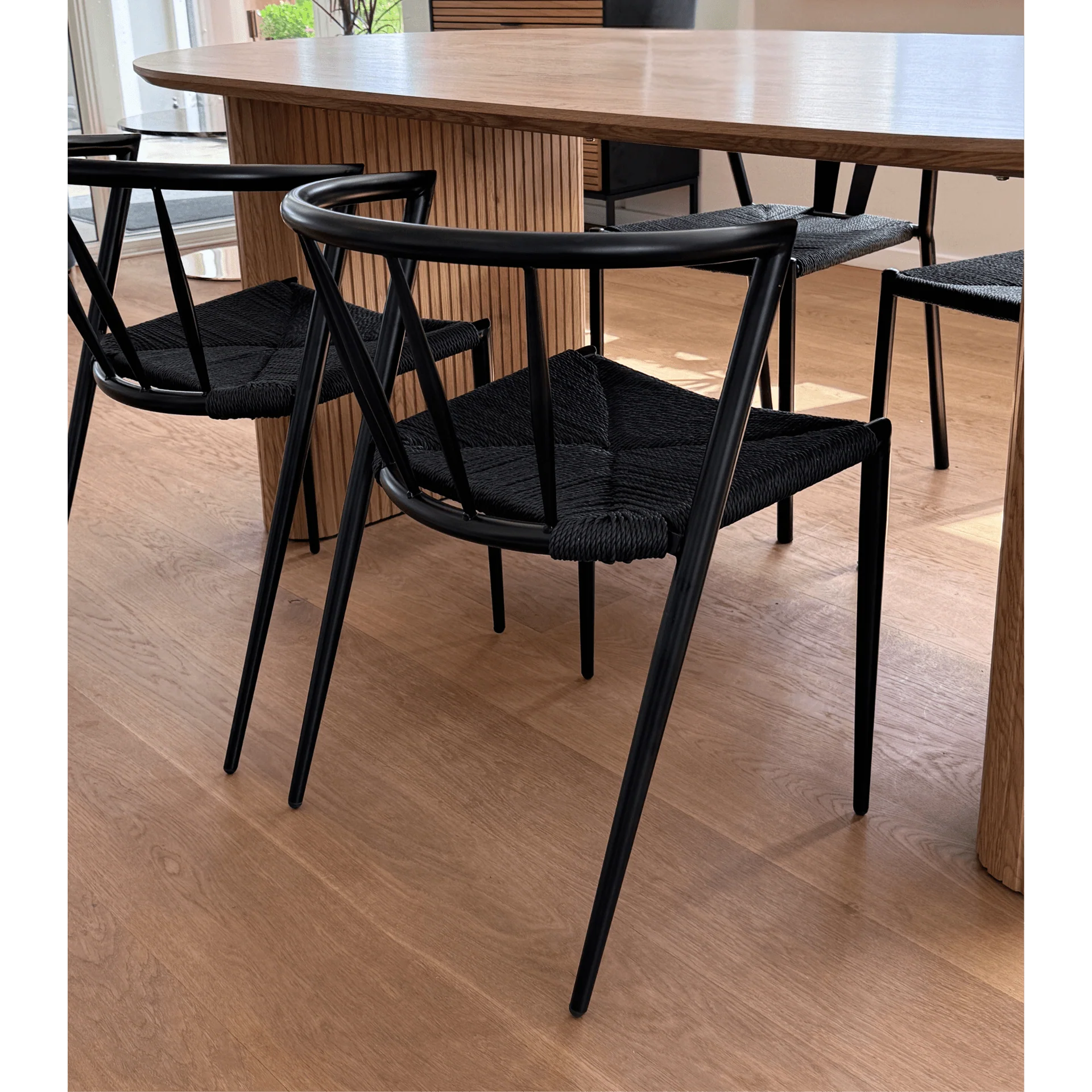 Bella - Matstol i svart med flätad sits - Image 3