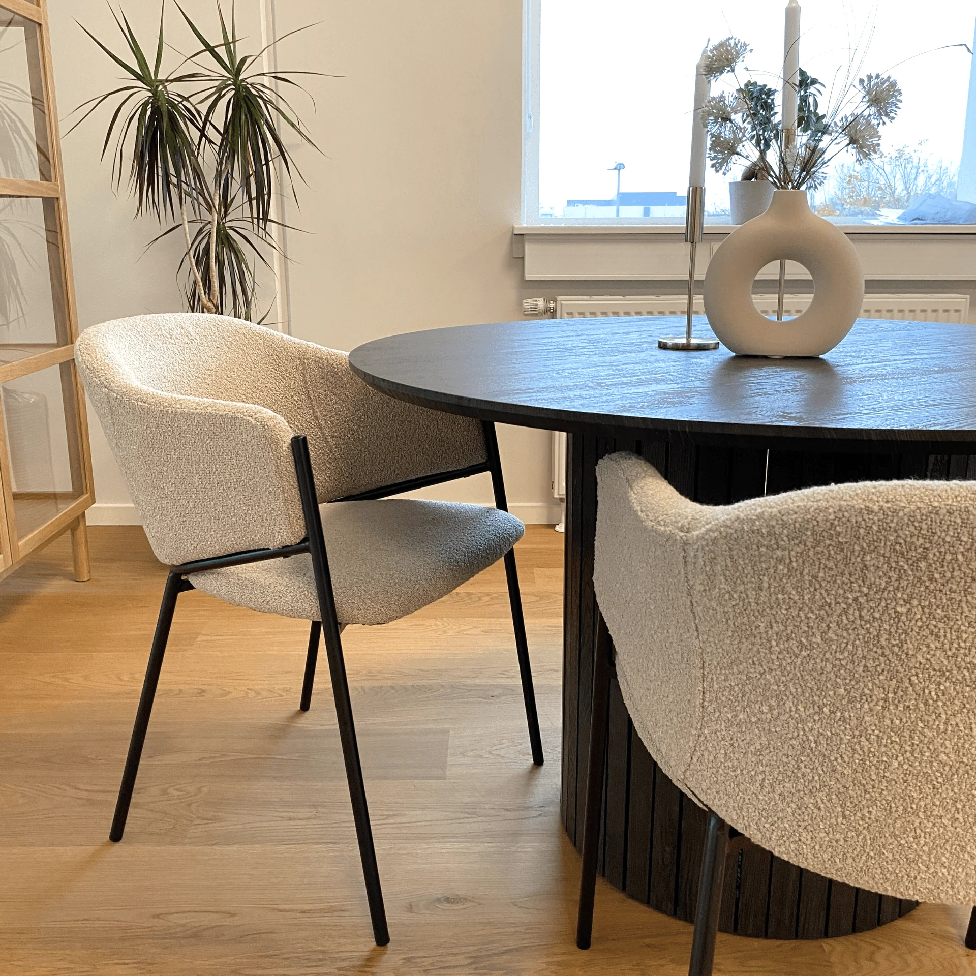 Carolina matstol i beige bouclé - Image 2