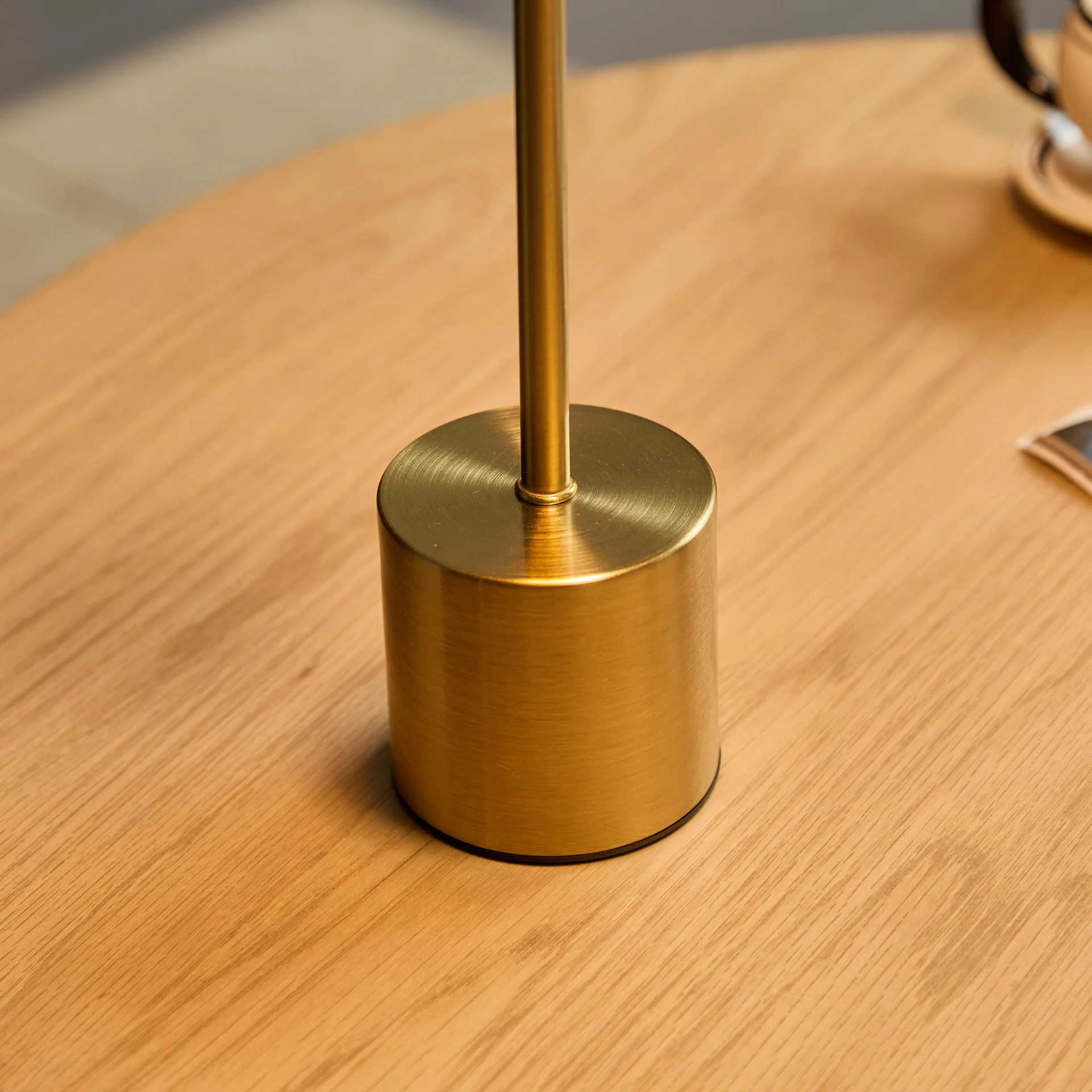 Elvis LED bordslampa guld - Image 3