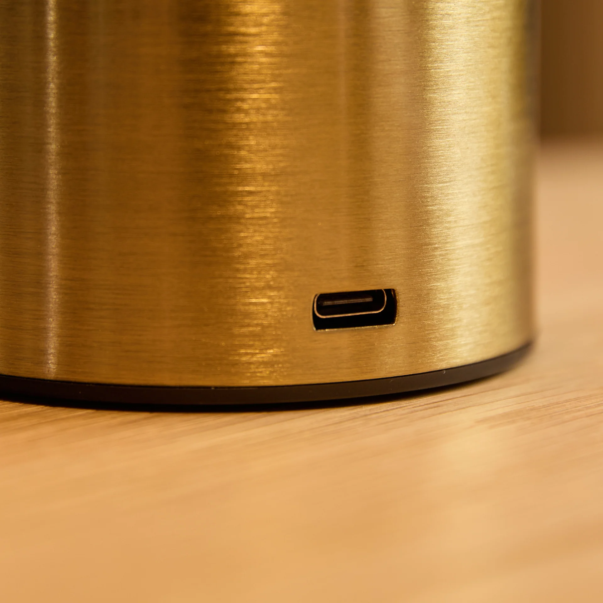 Elvis LED bordslampa guld - Image 4