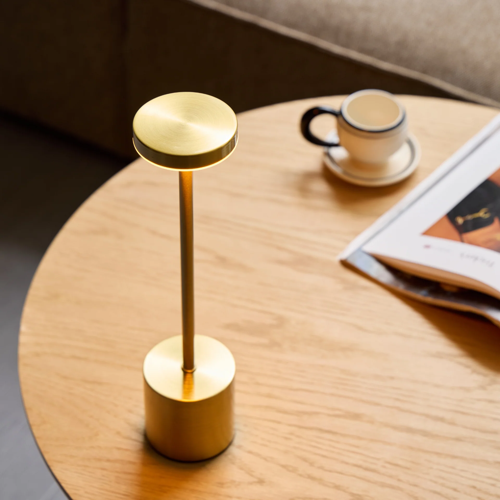Elvis LED bordslampa guld - Image 6