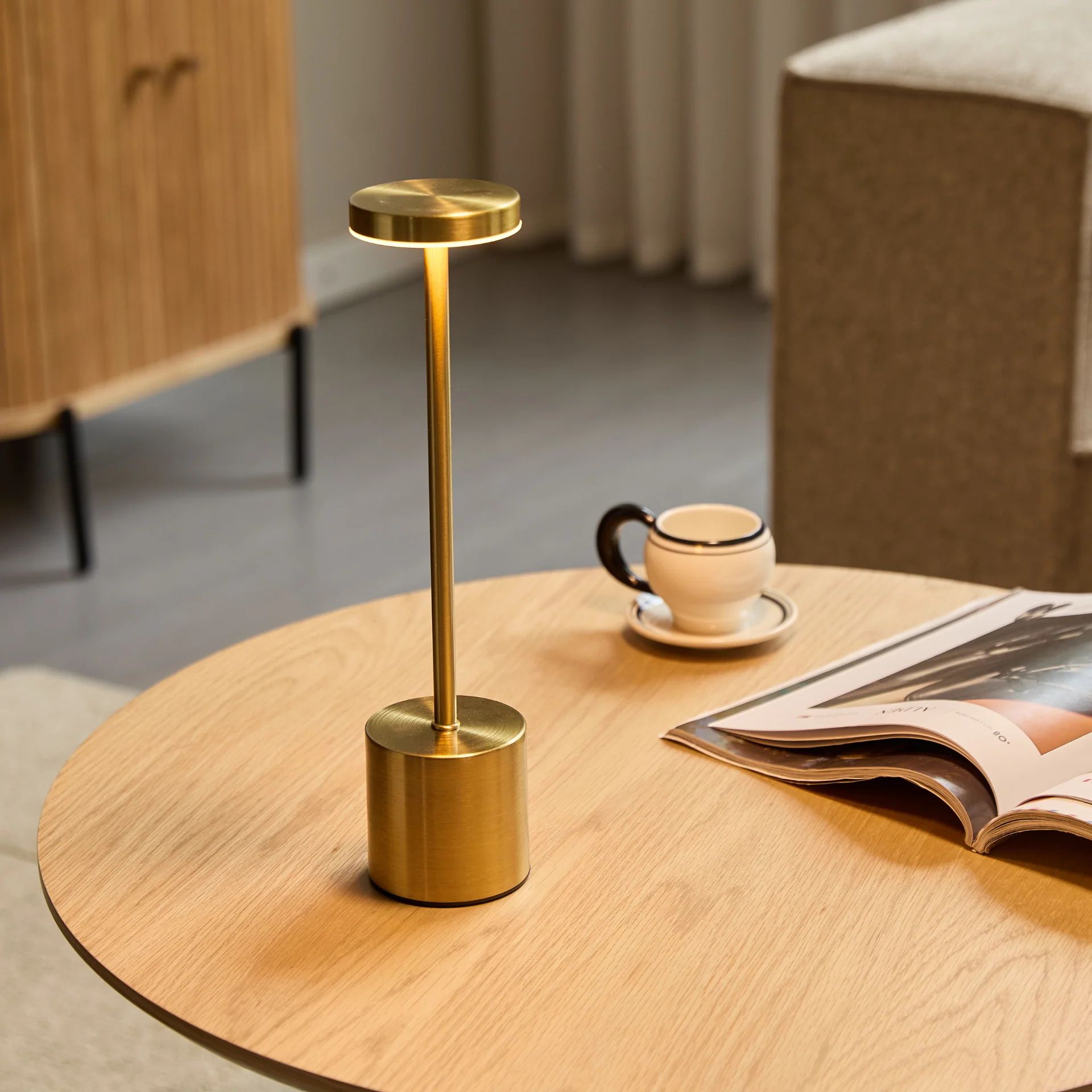 Elvis LED bordslampa guld - Image 9