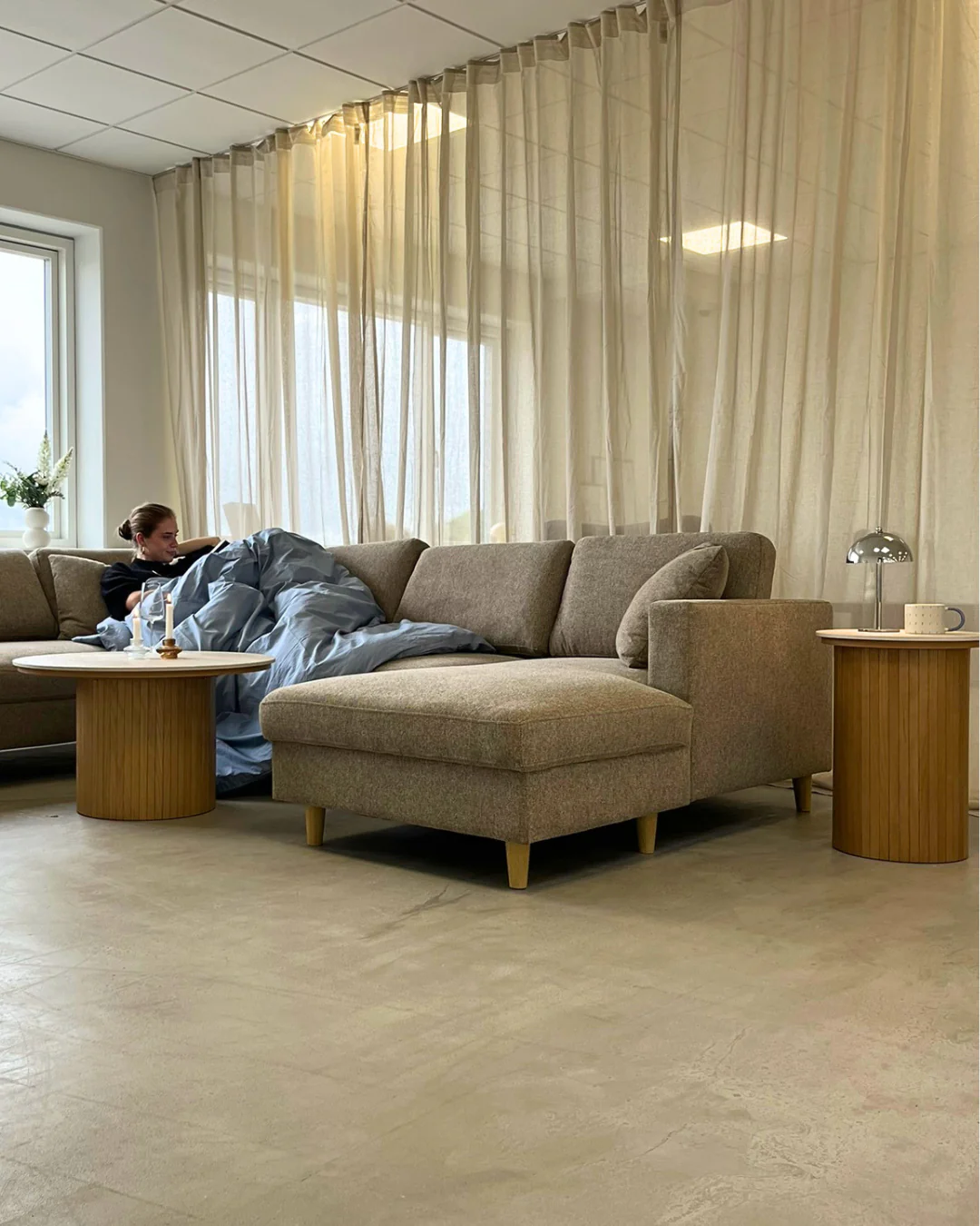Jennifer högervänd U-soffa i sand med schäslong - L: 300 x D: 208 x H: 82 cm - Image 3