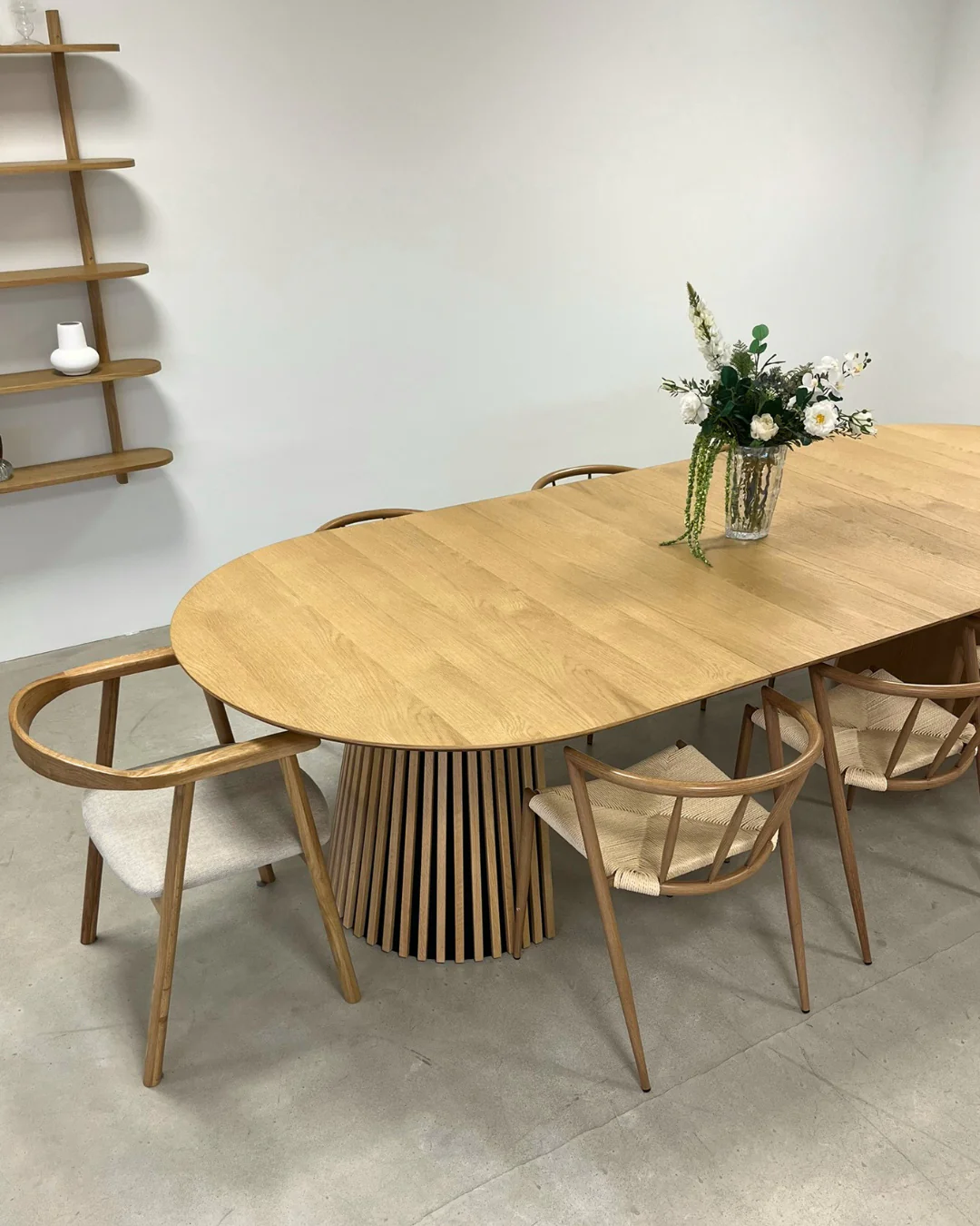Lewis – Ovalt matbord med lameller i ekfanér med utdrag 200/250/300 cm – 2 tilläggsskivor medföljer - Image 6