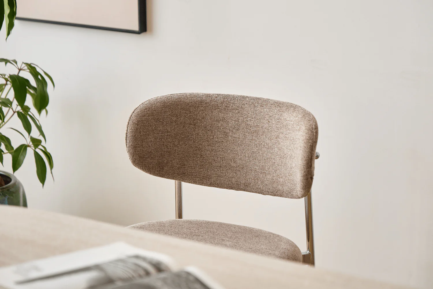 Lucinda matbordsstol i sand textil med chrome ben - Image 7