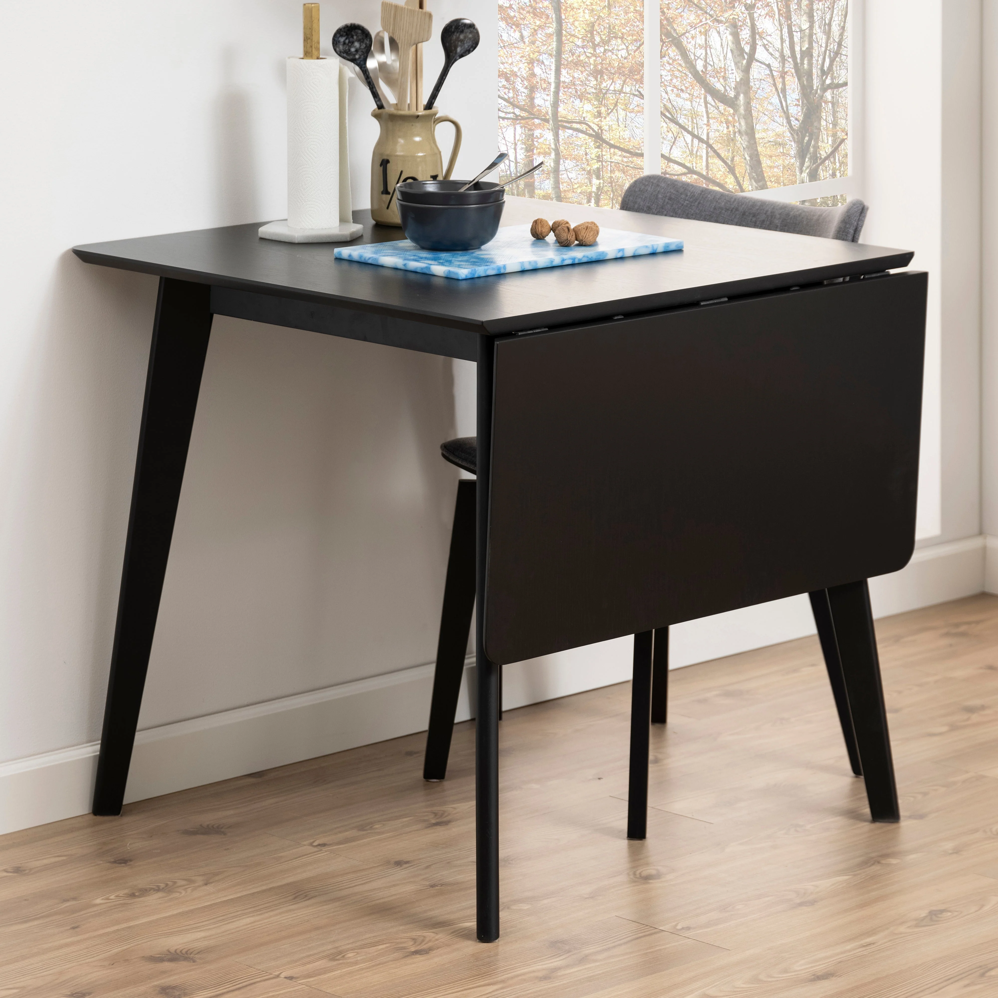 Rickie - Svart lackerat klaffbord i ekfanér, 80/120 x 80 cm - Image 4