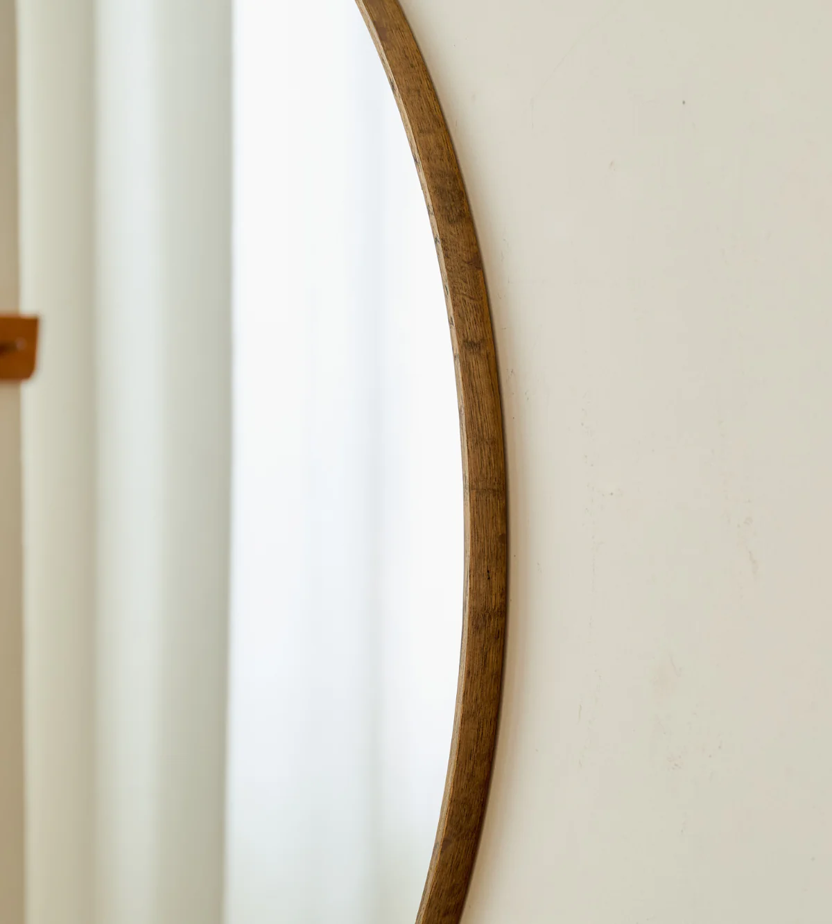 Ruthy spegel Ø80 cm med träram i rökt ek - Image 3