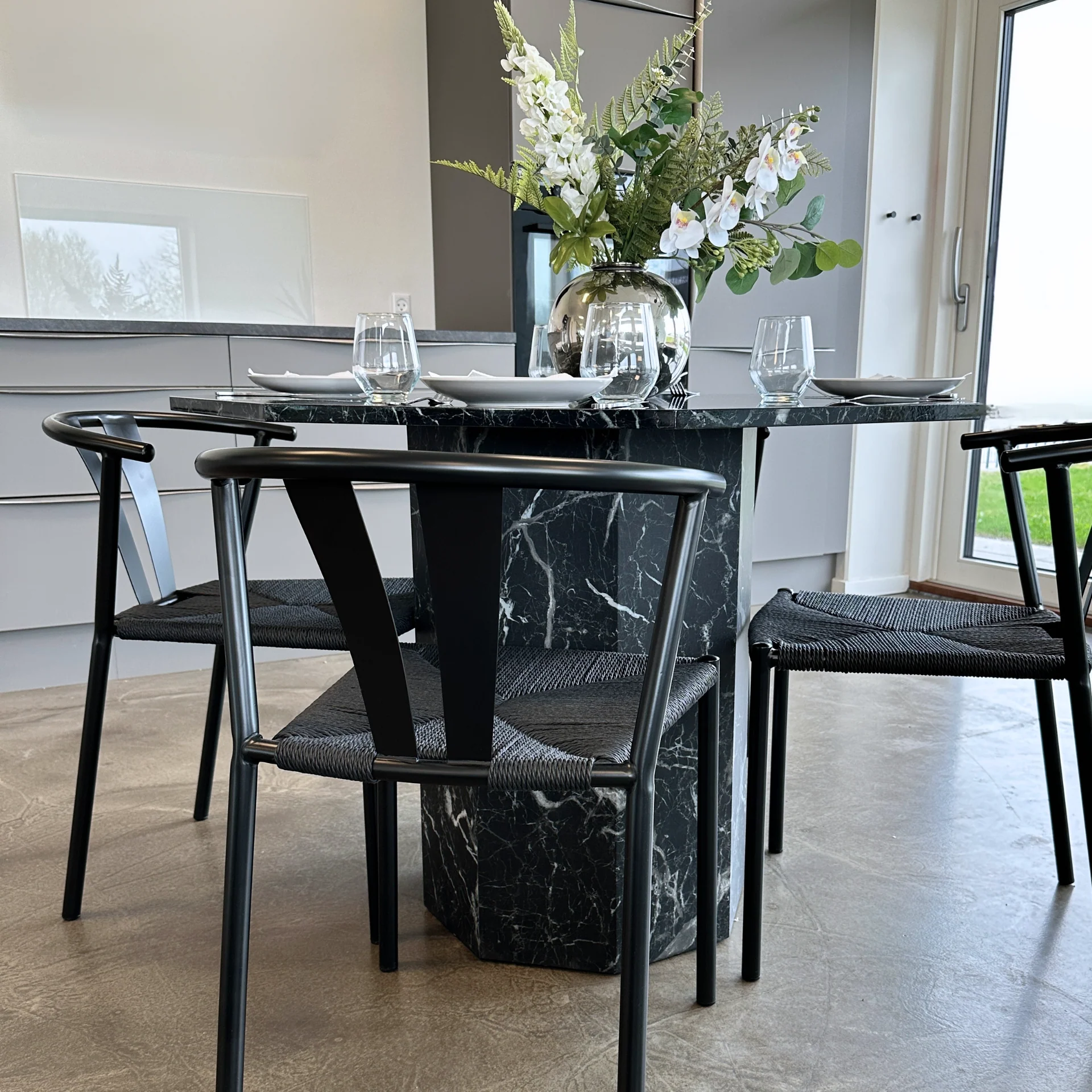 Shila - Matstol i svart med svart väv - Image 3