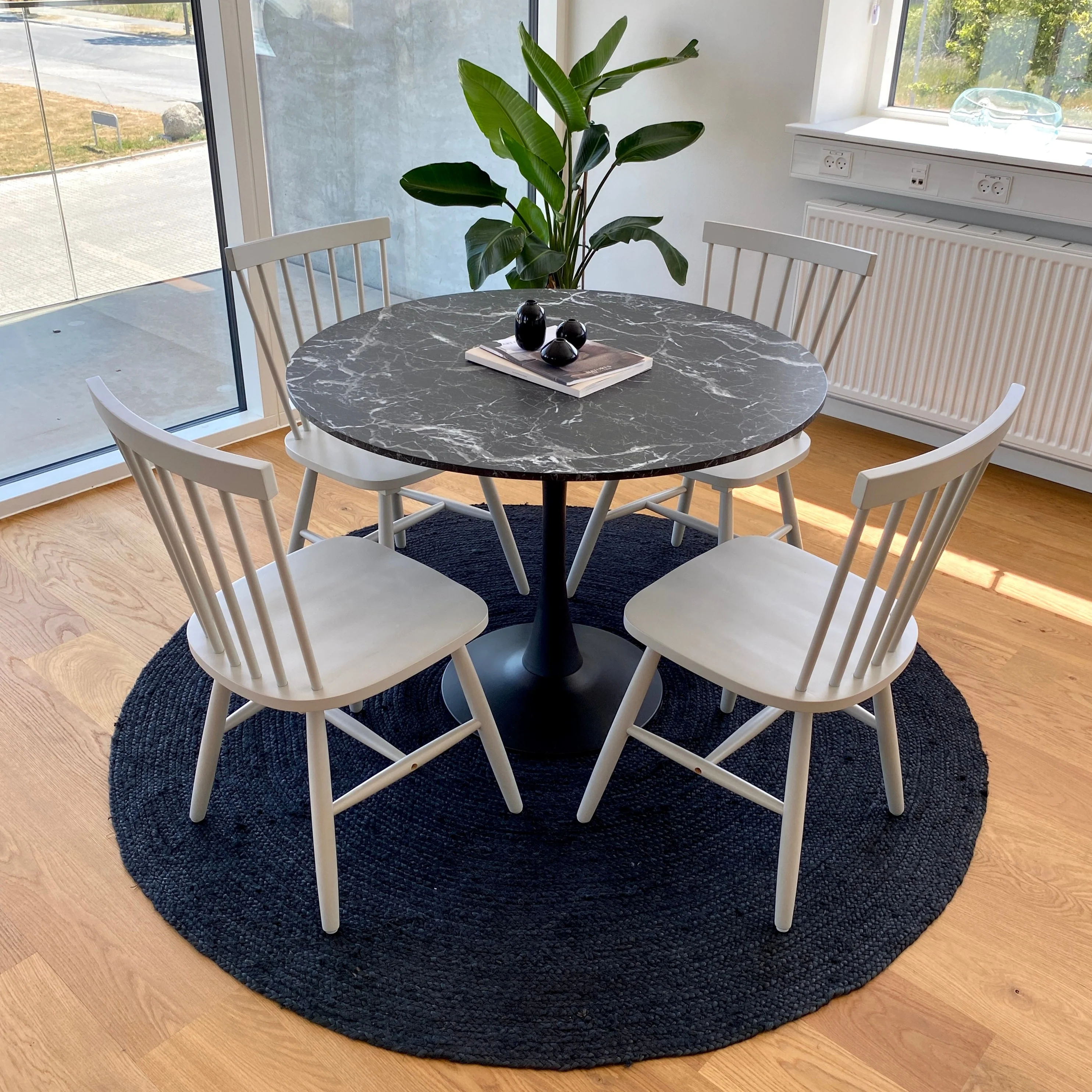 Zander - Runt svart matbord med marmorlook, 100 cm - Image 3